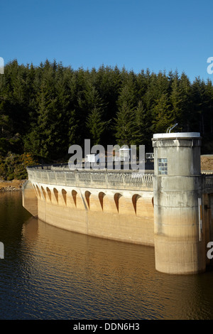 Mahinerangi Dam (1946) on Waipori River, near Dunedin, Otago, South Island, New Zealand Stock Photo