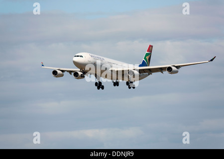 South African Airways Airbus A340-300 on final approach Stock Photo