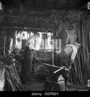 Dobbin waits patiently whil the blacksmith fixes his shoe at the smithy in  Haltwhistle Stock Photo - Alamy