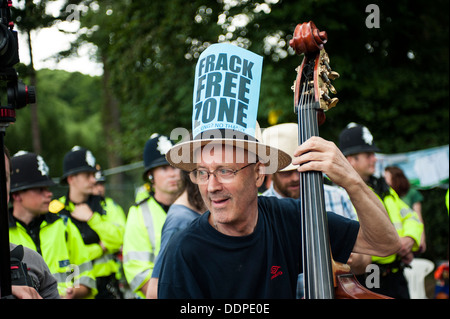 Musician at 'Belt It Out Balcombe' event, Balcombe, West Sussex, for the anti-fracking campaign, 11th August 2013 Stock Photo