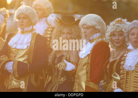 St. Petersburg, Russia. 05th Sep, 2013. Actors in historical costumes walk at Peterhof Palace at the G20 summit in St. Petersburg, Russia, 05 September 2013. The G20 summit takes place from 05 to 06 September. Photo: Kay Nietfeld/dpa/Alamy Live News Stock Photo