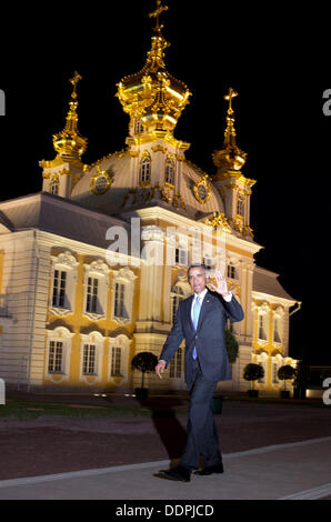 St. Petersburg, Russia. 05th Sep, 2013. US President Barack Obama is walking at Peterhof Palace at the G20 summit in St. Petersburg, Russia, 05 September 2013. The G20 summit takes place from 05 to 06 September. Photo: Kay Nietfeld/dpa/Alamy Live News Stock Photo