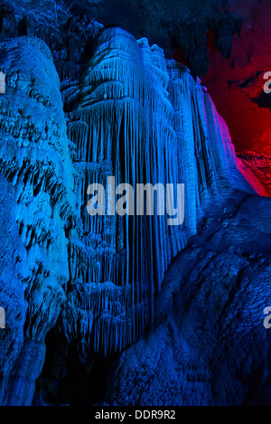 Stalactite formation in the Assembling Dragon Cave, Yangshuo, Guilin, Guangxi Province, China Stock Photo