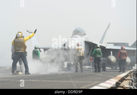 F/A-18F Super Hornet assigned to the Black Knights of Strike Fighter Squadron (VFA) 154 prepares to launch from the flight deck Stock Photo