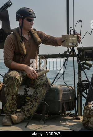 Electronics Technician 3rd Class Mitch Marema, assigned to Commander, Task Group 56.7.4, Coastal Riverine Squadron 4, sets up t Stock Photo