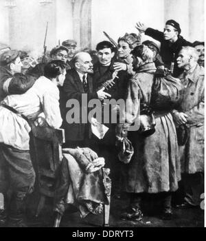 Lenin (Vladimir Ilyich Ulyanov), 22.4.1870 - 21.1.1924, Russian politician, at the Smolny Institute with revolutionary soldiers, after painting by Vladimir Alexandrovich Serov (1910 - 1968), detail, 20th century, Stock Photo