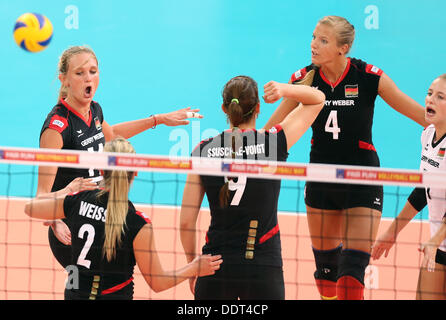 Halle/Westphalia, Germany. 6th September 2013. Margareta Anna Kozuch (L-R), Kathleen Weiss, Corina Ssuschke-Voigt, Maren Brinker and Lenka Dürr of Germany celebrate during their women's CEV Volleyball European Championship Group A match between Germany and Spain at Gerry Weber Stadium in Halle/Westphalia, Germany, 06 September 2013. Photo: Friso Gentsch/dpa    (c) dpa - Bildfunk Credit:  dpa picture alliance/Alamy Live News Stock Photo