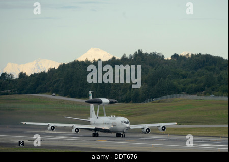 A USAF E-3 Sentry Airborne Warning and Control System out of Joint Base Elmendorf-Richardson takes off in support of Exercise Vi Stock Photo