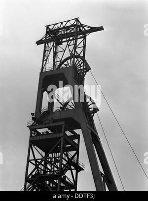 The downcast headgear at Clipstone Colliery, Nottinghamshire, 1963.  Artist: Michael Walters Stock Photo