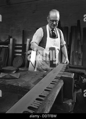 Tensioning the crosscut on a two metre saw blade, Sheffield, South Yorkshire, 1963. Artist: Michael Walters Stock Photo