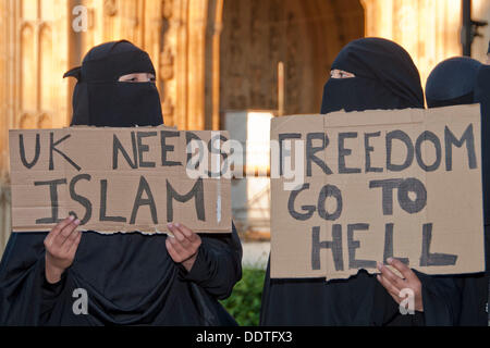 London, UK. 06th Sep, 2013. Muslim women outside the Houses of Parliament wearing Burkas protest against attempts to ban the garment. MPs in Commons are currently debating Philip Hollobone's bill which would make it illegal to wear the clothing. Credit:  Pete Maclaine/Alamy Live News Stock Photo