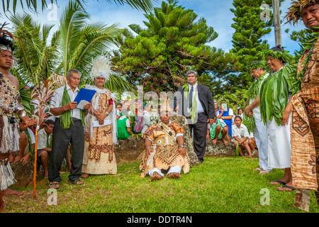 COOK ISLANDS - In Aitutaki, Makirau Haurua during his public investiture with the Teurukura Ariki title - South Pacific Stock Photo