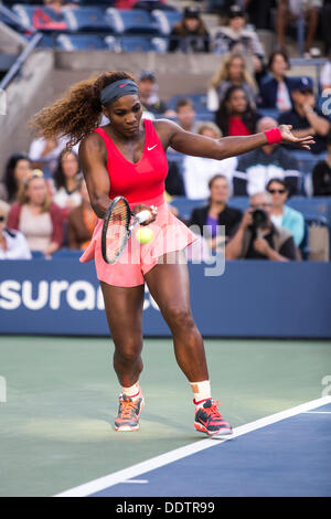 New York, USA. 6th September 2013. Serena Williams (USA) competing in her semi-final match at the 2013 US Open Tennis Championships Credit:  PCN Photography/Alamy Live News Stock Photo