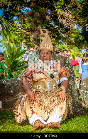 COOK ISLANDS - In Aitutaki, Makirau Haurua during his public investiture with the Teurukura Ariki title - South Pacific Stock Photo