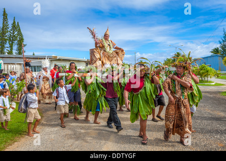 AITUTAKI - Traditional Polynesian costume during the parade of the investiture of Makirau Haurua in Cook Islands - South Pacific Stock Photo