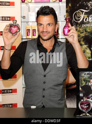 Northampton, UK. 7th Sep, 2013. Peter Andre's Fragrance Launch Signing at The Perfume Shop, Grosvenor Centre, Northampton, UK September 7th 2013 Photo by Keith Mayhew/Alamy Live News Stock Photo