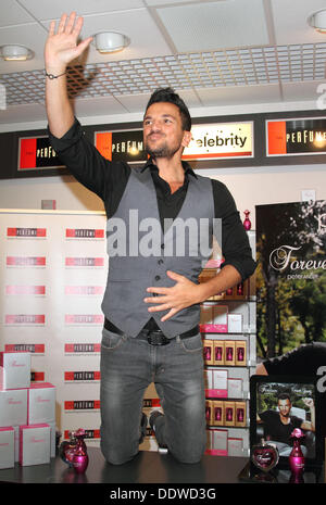 Northampton, UK. 7th Sep, 2013. Peter Andre's Fragrance Launch Signing at The Perfume Shop, Grosvenor Centre, Northampton, UK September 7th 2013 Photo by Keith Mayhew/Alamy Live News Stock Photo