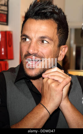 Northampton, UK. 7th Sep, 2013. Peter Andre's Fragrance Launch Signing at The Perfume Shop, Grosvenor Centre, Northampton, UK September 7th 2013 Photo by Keith Mayhew/Alamy Live News Stock Photo