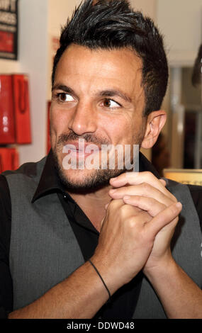 Northampton, UK. 7th Sep, 2013. Peter Andre's Fragrance Launch Signing at The Perfume Shop, Grosvenor Centre, Northampton, UK September 7th 2013 Photo by Keith Mayhew/Alamy Live News Stock Photo