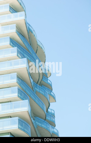 facade of a modern hotel skyscraper with balconies Stock Photo - Alamy