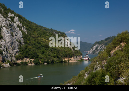 Danube Gorges landscape with a boat sailing towards the Mraconia monastery Stock Photo