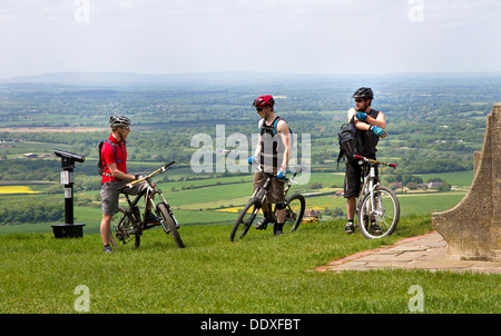 Mountainbikers on Devil's Dyke, overlooking The Weald, South Downs, near Brighton, Sussex, England, UK Stock Photo