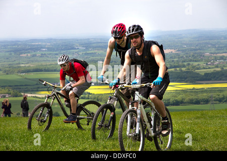 Mountainbikers on Devil's Dyke, overlooking The Weald, South Downs, near Brighton, Sussex, England, UK Stock Photo