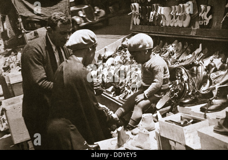 CALIS, TURKEY, 12TH AUGUST 2015: An english lady buying fake shoes from a  market stall in calis in turkey, 12th august 2015 Stock Photo - Alamy