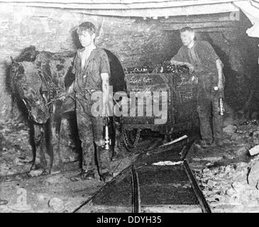 mining, coal mining, miner pulling tub with coal in a shaft, circa 1900 ...