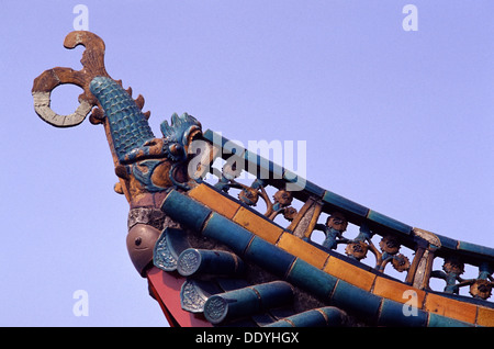 View of a carved upturned eave of the Yueyang tower dates from the Three Kingdoms Period  (AD 220–280) listed as one of the Three Great Towers in the south of the Yangtze River in China.  Hunan province China. Stock Photo