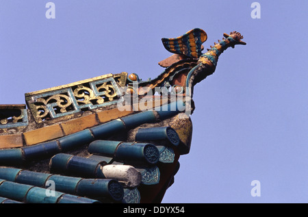 View of a carved upturned eave of the Yueyang tower dates from the Three Kingdoms Period  (AD 220–280) listed as one of the Three Great Towers in the south of the Yangtze River in China.  Hunan province China. Stock Photo