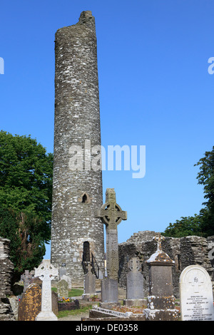 The Round Tower and the West Cross (Tall Cross) at Monasterboice (County Louth), Ireland Stock Photo