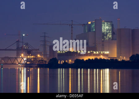 Moorburg coal-fired power plant with Kattwykbruecke bridge at dusk, Hamburg Stock Photo