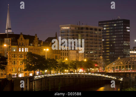 Office buildings, St. Katharinen Church and Kibbelstegbruecke bridge on the Zollkanal canal in the evening, Hamburg Stock Photo