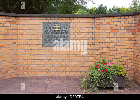 Memorial, plaque, in memory of the Jewish victims of Nazi barbarism, in this place there was the synagogue of the Jewish Stock Photo