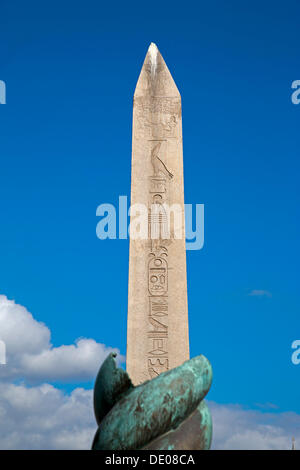 Serpentine Column with the Obelisk at the back, Dikilitas, Egyptian hieroglyphs, Istanbul, Turkey Stock Photo