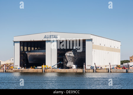 Ships being built in the Austal ship yard building on Mobile Bay in Mobile, Alabama Stock Photo