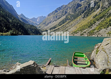 Rowing boat, lake Lac de Gaube, Cauterets, Midi-Pyrénées region, Pyrenees, national park, mountain landscape Stock Photo