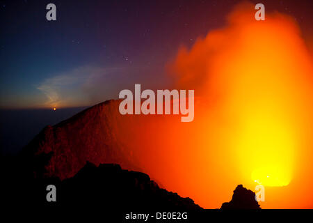 Moonset at the crater of the boiling lava lake of Mount Nyiragongo volcano Stock Photo