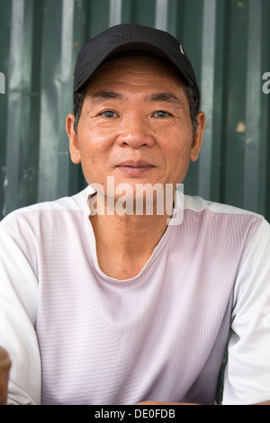 Smoking cigarette and Vietnamese tea street stall owner in Hanoi ...