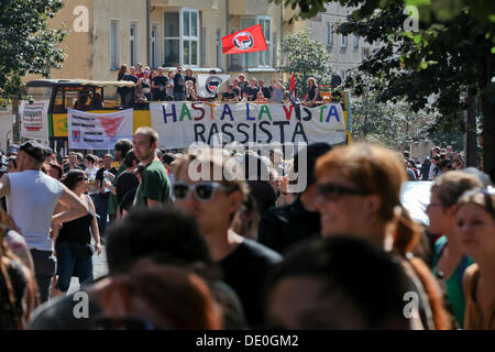 Protest against a rally of the right-wing populist party Pro Deutschland in Liebigstrasse in Friedrichshain, Berlin Stock Photo