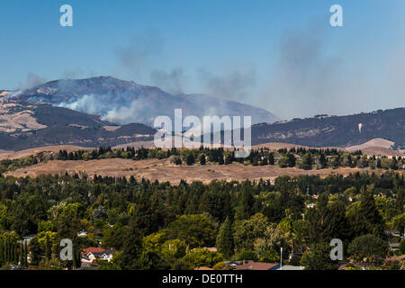 Mount Diablo, California, USA. 09th Sep, 2013. White smoke means natural, untreated, wood and grass are burning. Here, smoke rises from the Mount Diablo fire, viewed from a city street in San Ramon, CA, seven miles away at 3:30 PM local time, Monday, Sept. 9, 2013. Credit:  Richard Worth/Alamy Live News Stock Photo