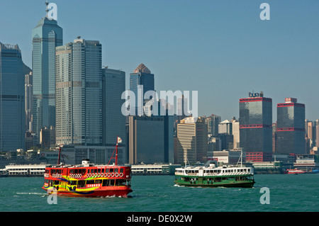 Star Ferries carry passengers between Hong Kong Island and Kowloon across Victoria Harbour, Hong Kong Stock Photo