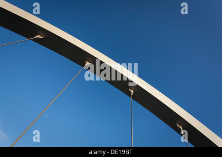 Detail of bridge joining Stratford City & Queen Elizabeth Olympic Park with new East Village development. Stock Photo