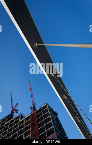 Detail of bridge joining Stratford City & Queen Elizabeth Olympic Park with new East Village development. Stock Photo