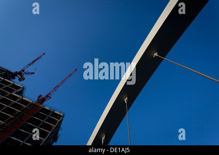 Detail of bridge joining Stratford City & Queen Elizabeth Olympic Park with new East Village development. Stock Photo