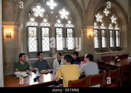 Yale University students eat in Calhoun Residential College at Yale Summer School. Stock Photo