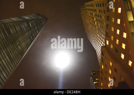 NY, NY, USA. 09th Sep, 2013. Tribute in Light shines between World Trade Center Tower one and the World Financial Center. Credit:  Christopher Penler/Alamy Live News Stock Photo