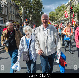 Paris, France. French Labor Unions Demonstration Protests Against Reform of Retirement  Senior Couple Marching, people march street, retirement pensioners protesting, Retirement legislation and protests in France, french pensioners Stock Photo