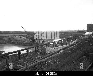Construction of the reservoir, Manvers Main Colliery, Wath upon Dearne, South Yorkshire, 1955. Artist: Michael Walters Stock Photo
